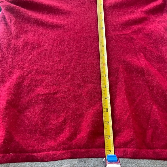Vertical Design Cashmere Women’s Holiday Red V-neck Pullover Sweater Size Medium - Picture 5 of 6